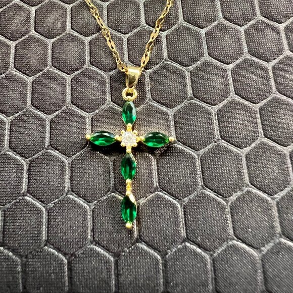 Venice By The Sea Jewelry Jewelry - Simulated Emerald Green Cross made of 18K Gold Plated